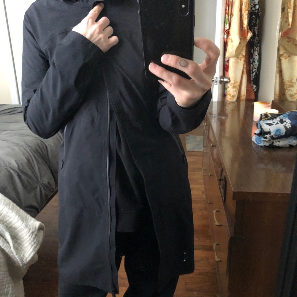 Lululemon Raincoat “Rebel”